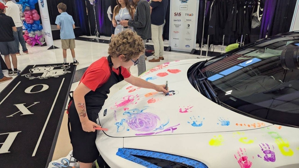A wish kid painting the car